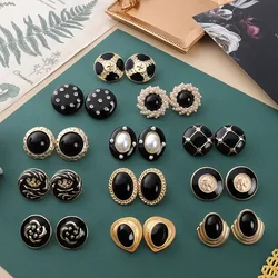 2023 New Elegant Retro Drip Glaze Balck Asymmetry Ancient Flowers Goometric People Avatars Earrings for Women Party Gift Jewelry