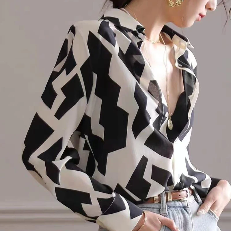 

Women's 2024 new printed black and white women's shirt, loose and thin irregular pattern long sleeve open collar