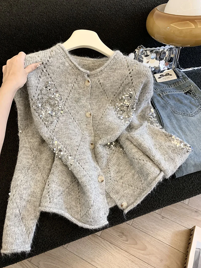 

Xiaoxiangfeng полый тонкий стильный темпераментный вязаный кардиган с блестками, женский топ, дизайн Sense Niche2025