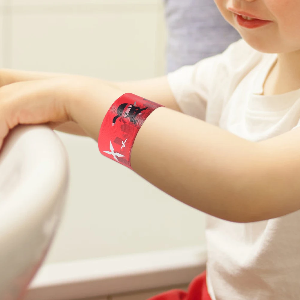 24 ชิ้นสร้อยข้อมือธีมสีดําเด็ก Slap นาฬิกาข้อมือ Party Favors PVC การ์ตูนสายรัดข้อมือของขวัญ