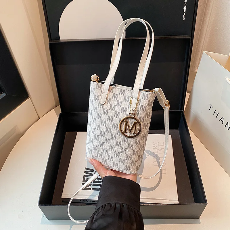 

2025 Vintage Aesthetic Handbag for Women Retro Top Handle Purse Chic Crossbody Bag for Office Commute and Daily Use