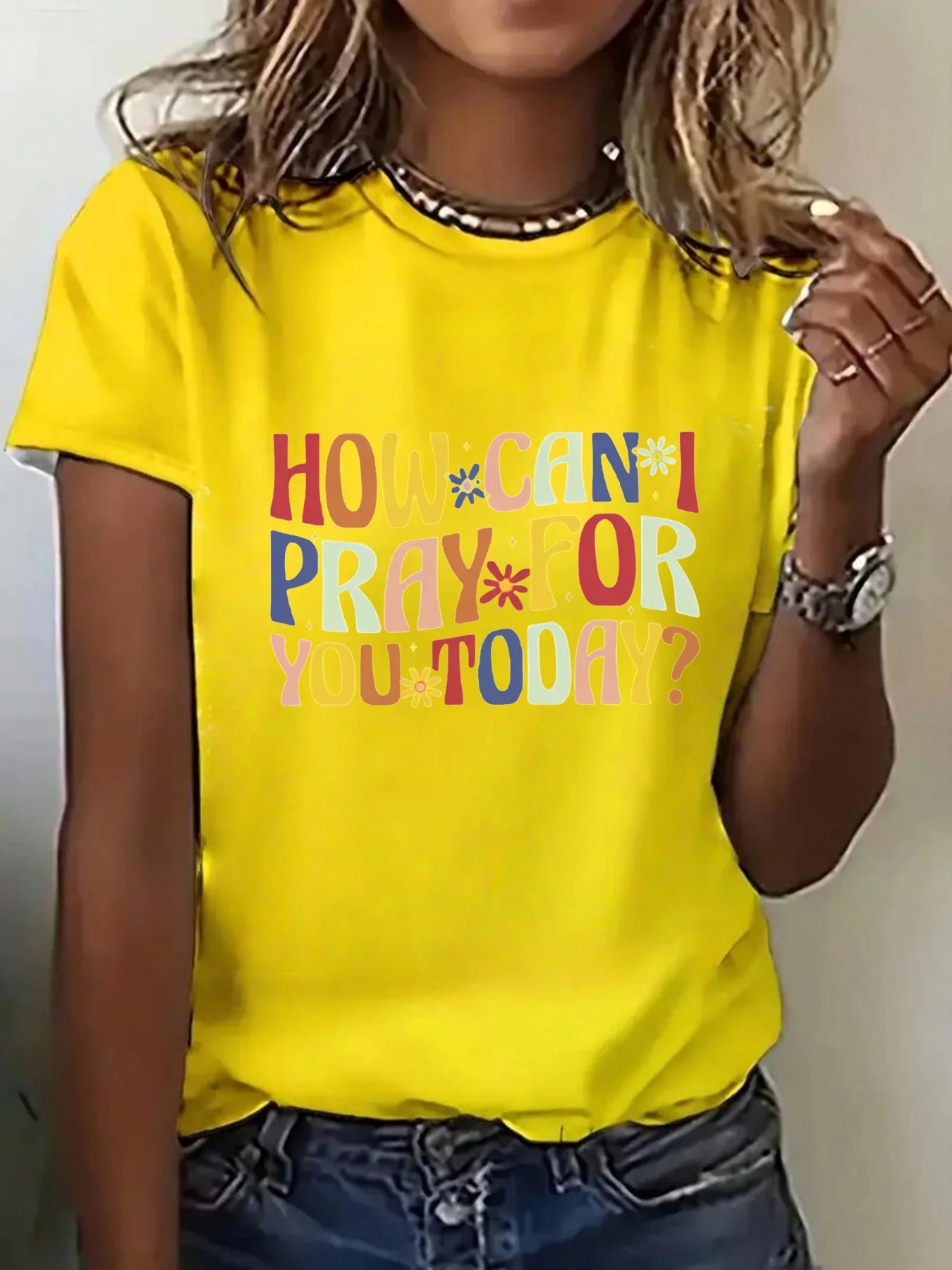 

Letter print pattern is fashionable and casual, yellow is fashionable to match with women's T-shirts and holiday outfits