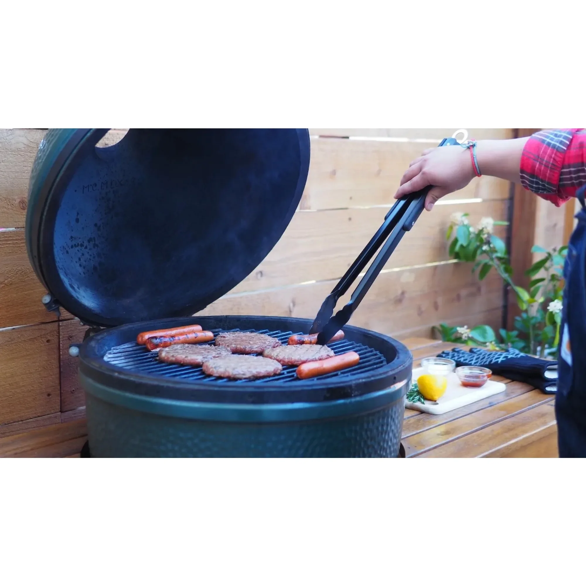 Set di attrezzi per griglia in silicone da 5 pezzi con manici ergonomici, include spatola, pinze, spazzole e detergenti per imbastire, resistente al calore