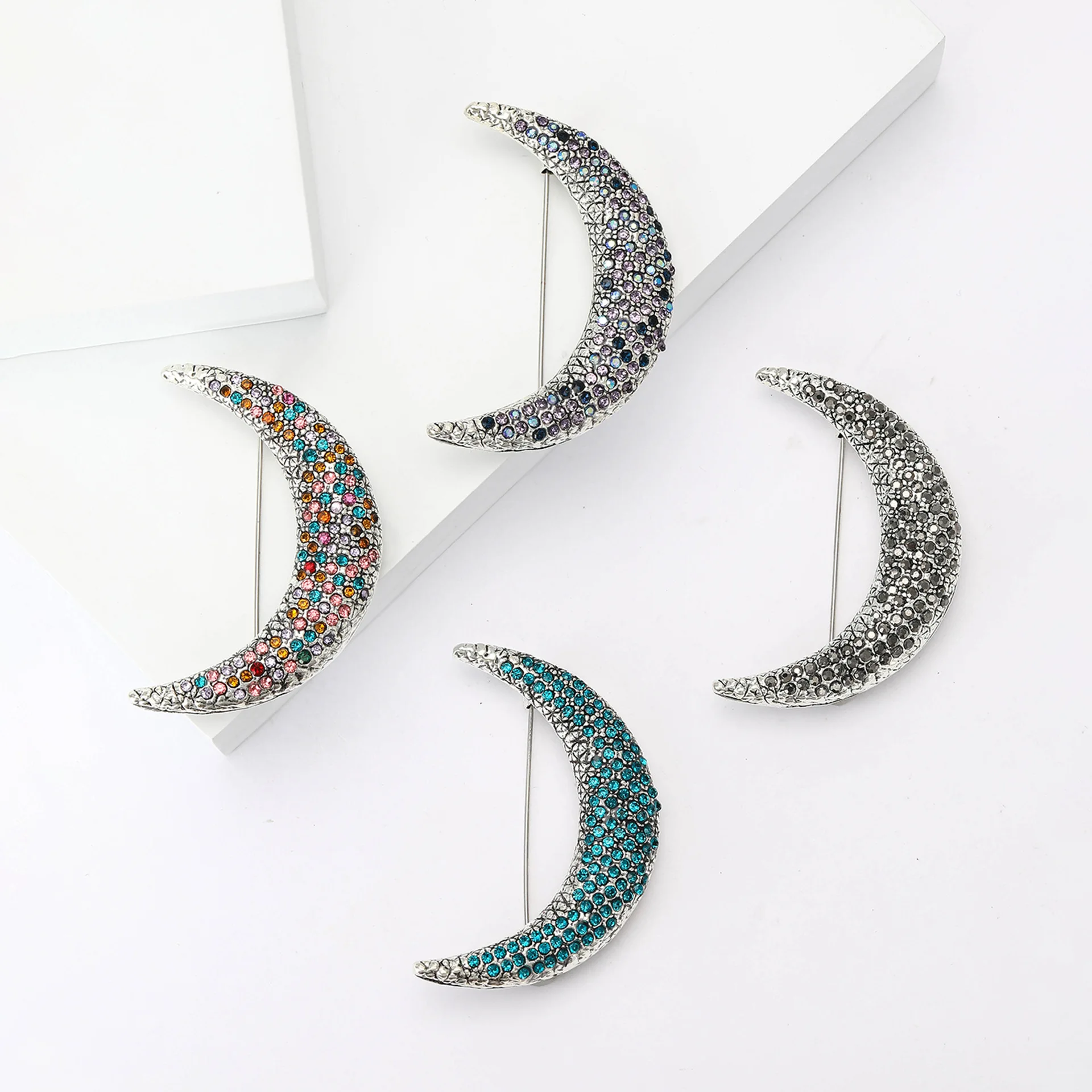 Classic Bright Moonlight Brooch, Charm Pin For Both Men And Women, Four Colors Can Provide Leisure Party Accessories Gifts