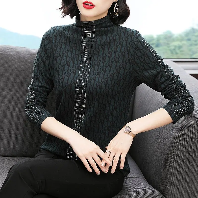 

Elegant High Neck Base Layer for Senior Women in Autumn and Winter