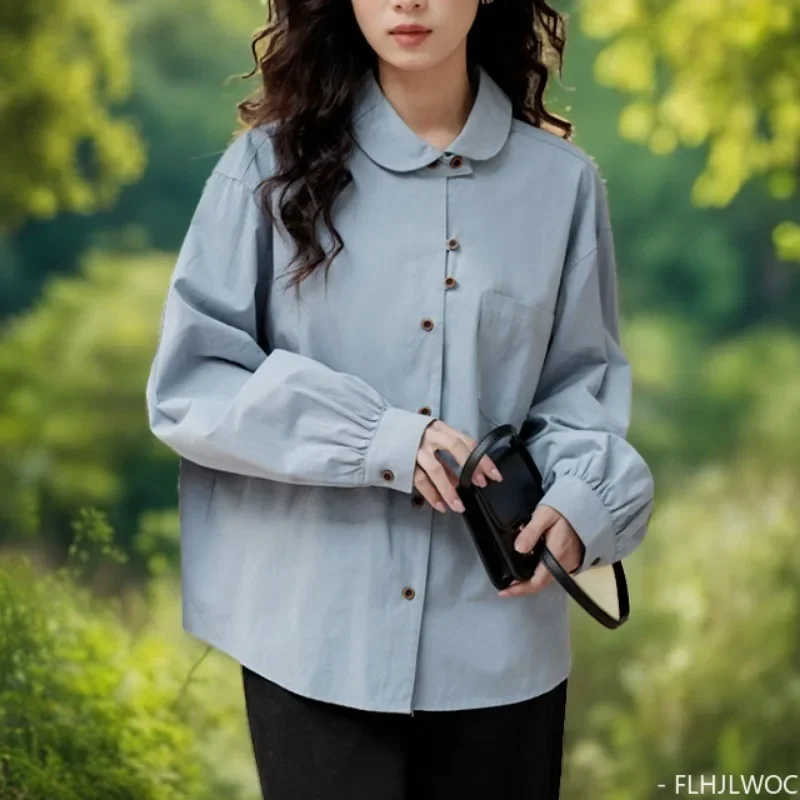 Blus Atasan Campuran Katun Kerah Peter Pan Wanita Saku Longgar Biru Rapi Gaya Jepang Kemeja Kancing Antik Retro Gadis Mori
