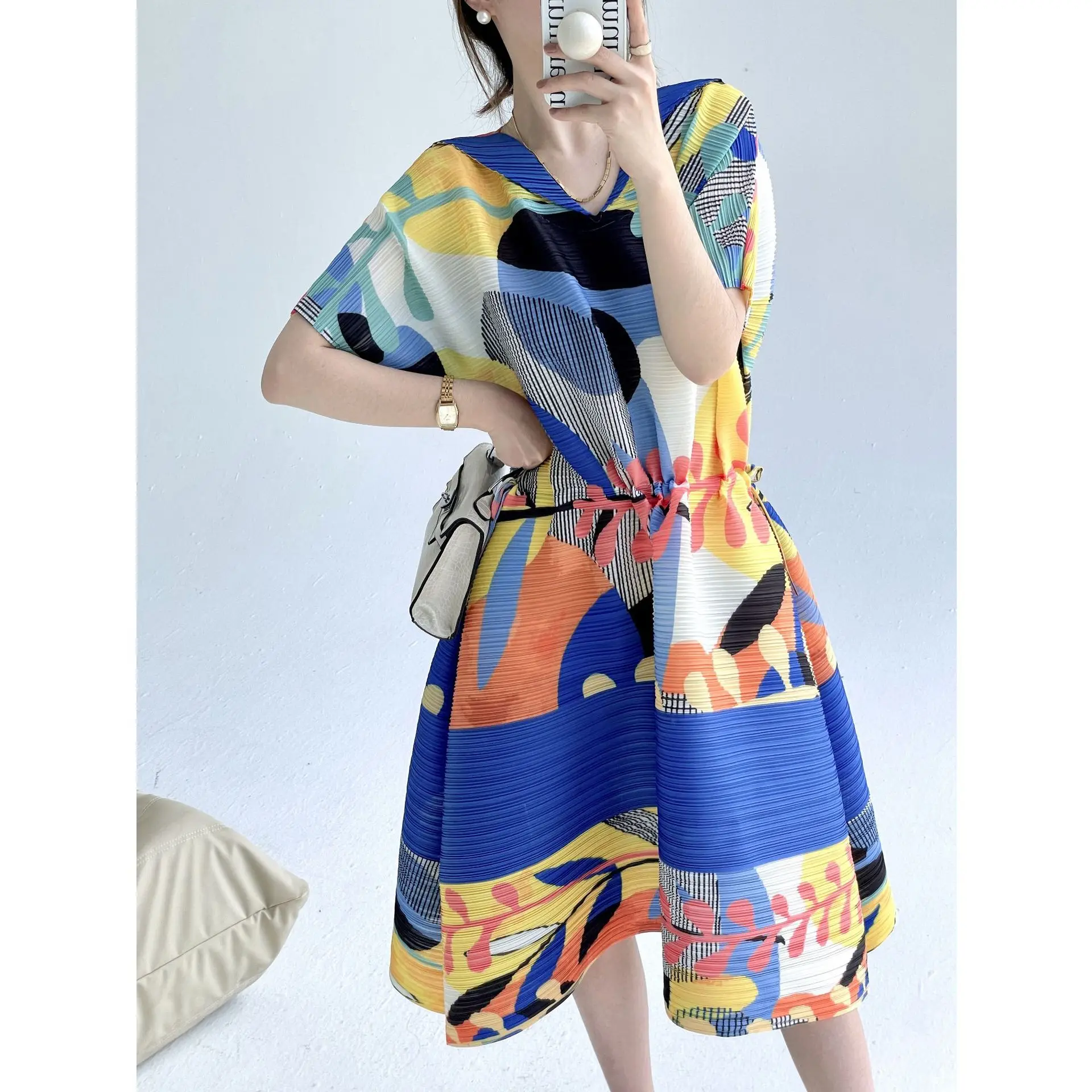 Miyake 2025 Summer New Pleated Fashion Retro Print Pleats Loose V-neck Pleats Niche Dress Femininity Drawstring Waist Skirt