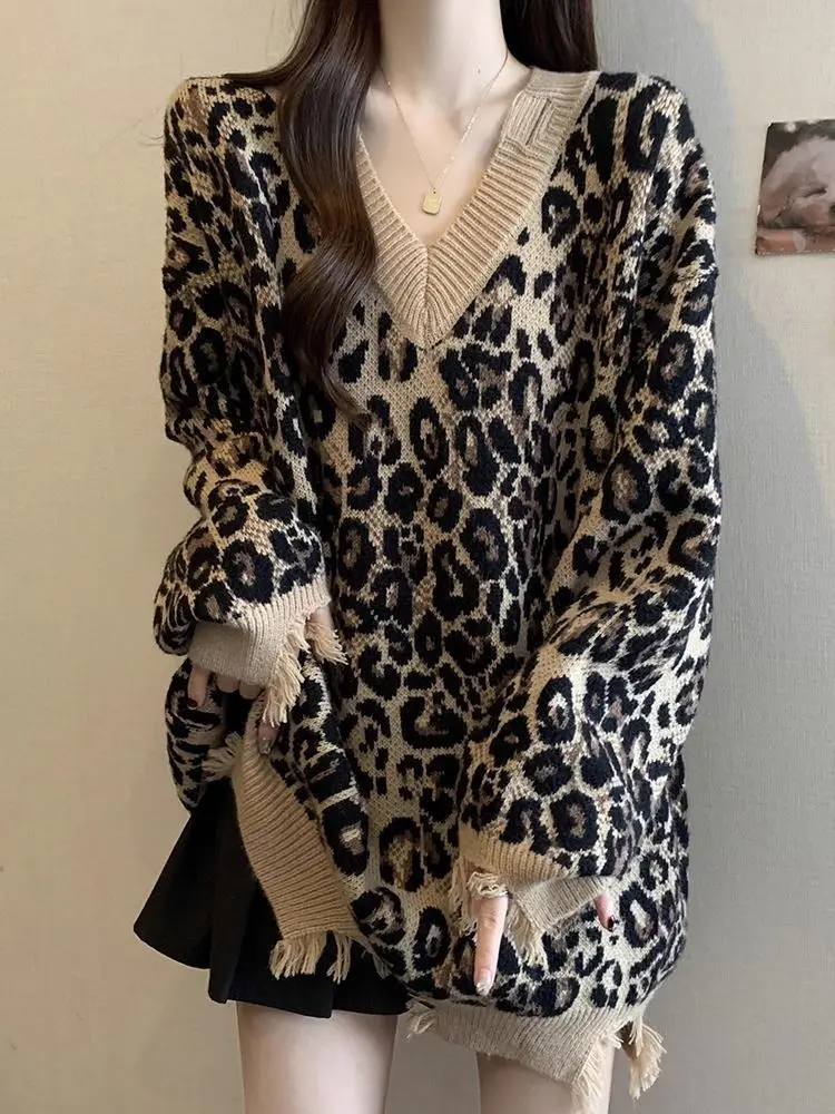 

Fashion Leopard Print V-Neck Knitted Sweater for Women 2025 Autumn Winter New Mid-Length Top