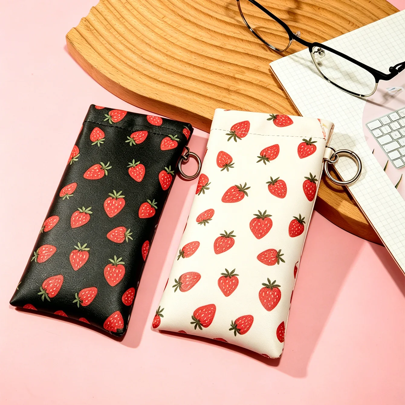 1pc Cute Strawberry Print Sunglasses Pouch with Keyring Soft PU Leather Sweet Fruit Pattern Eyeglass Case for Women Daily Travel