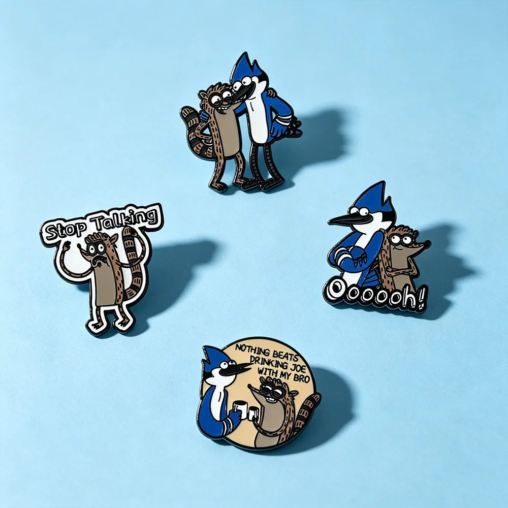 4 Stück lustige Regular Show Emaille-Pins, Mordecai Rigby Broschen, Cartoon-Reversnadeln für Rucksack-Fans, Dekoration – Detail 1
