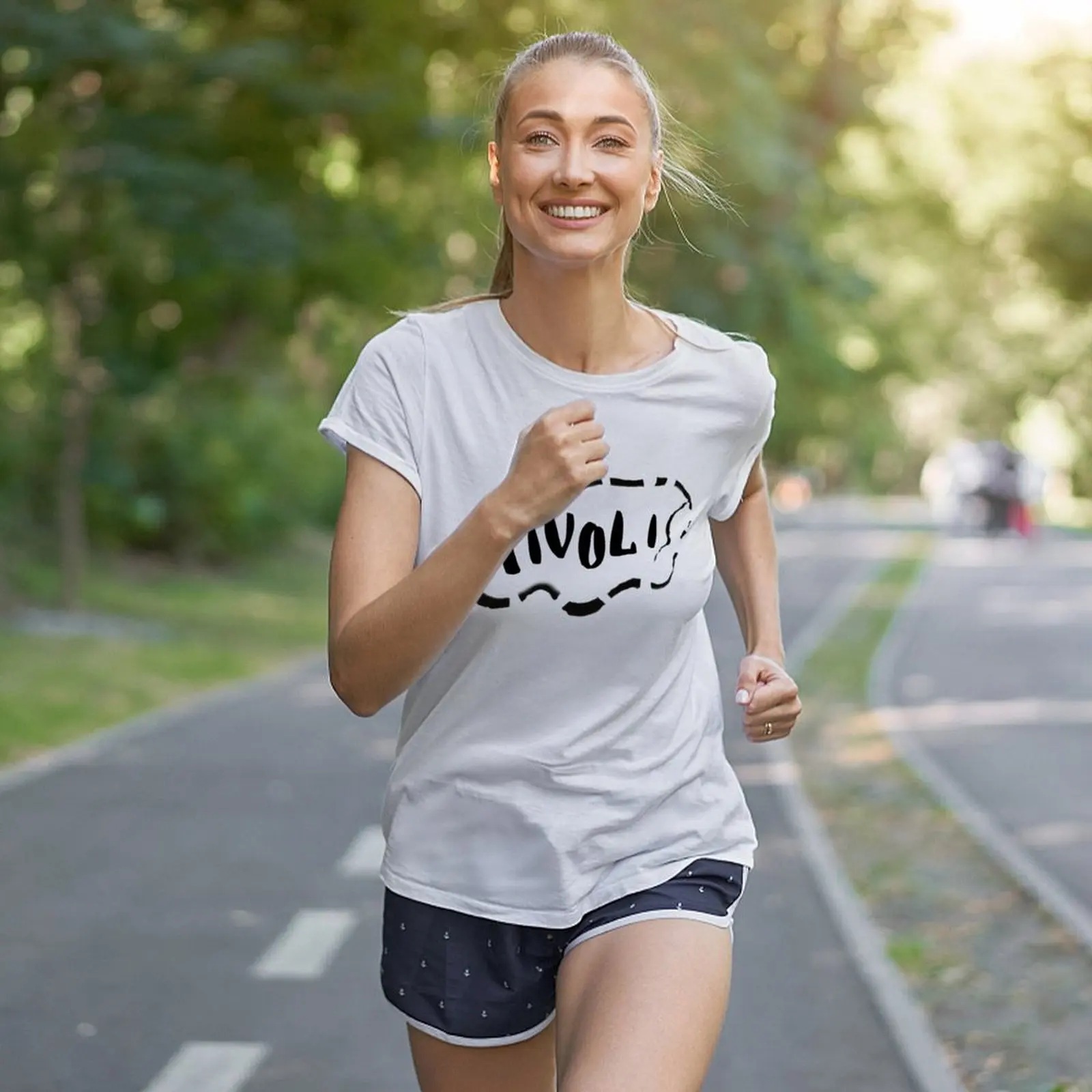 女性のカジュアルなスタイルのTシャツ,さまざまな色のスネークの服,グランジスタイル,ヒップホップスタイル