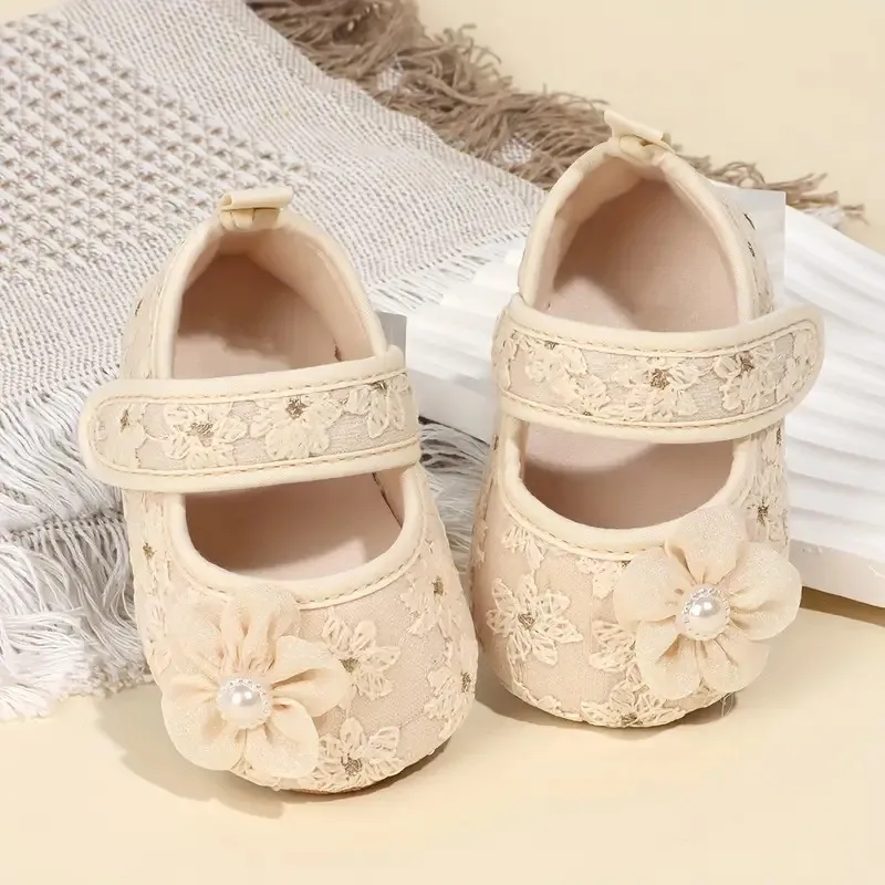 Schicke Mary Jane-Flats für Babys, Mädchen, Perlen-Blumenstickerei, rutschfeste Gummisohle, perfekte Lauflernschuhe für Hochzeitskleid