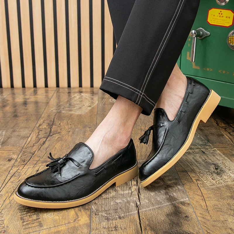 Tassel-embroidered loafers - versatile youth leather shoes for men English-style groomsmen shoes trendy style