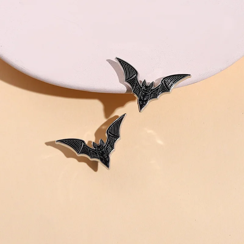 هالوين ليتل بات المينا دبوس الموضة خمر الخفافيش القوطية دبابيس الكرتون الحيوان على ظهره شارة مجوهرات هدية للأطفال الأصدقاء