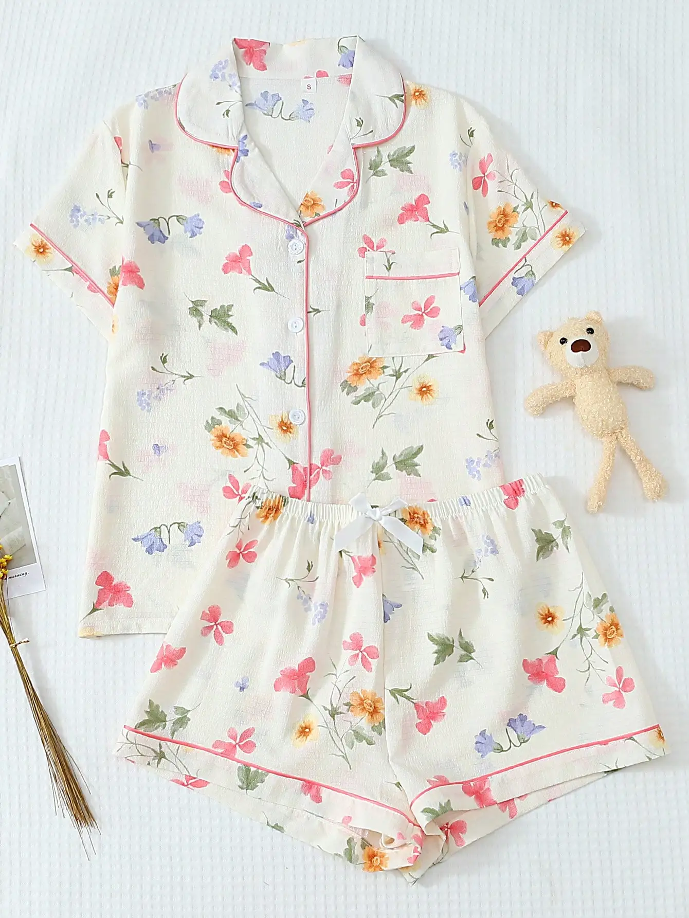 

2-Piece Women's Floral Print Pajama Set - Short Sleeve Button-Up Top & Bowknot Shorts