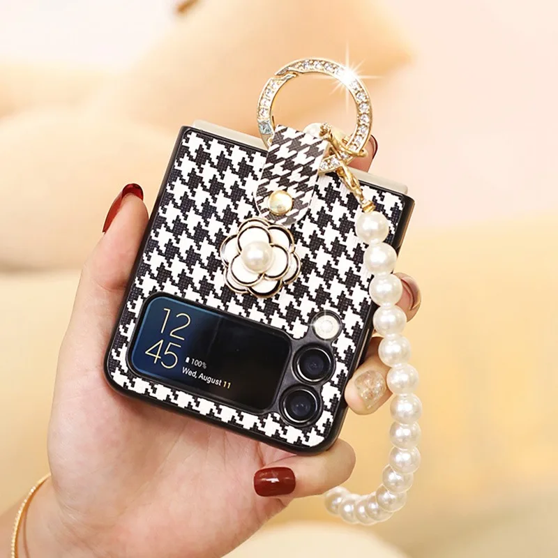 

Retro Camellia Houndstooth PU Leather Phone Case For Samsung Galaxy Z Flip 4 3 Crossbody Strap Pearl Bracelet Diamond Ring Cover