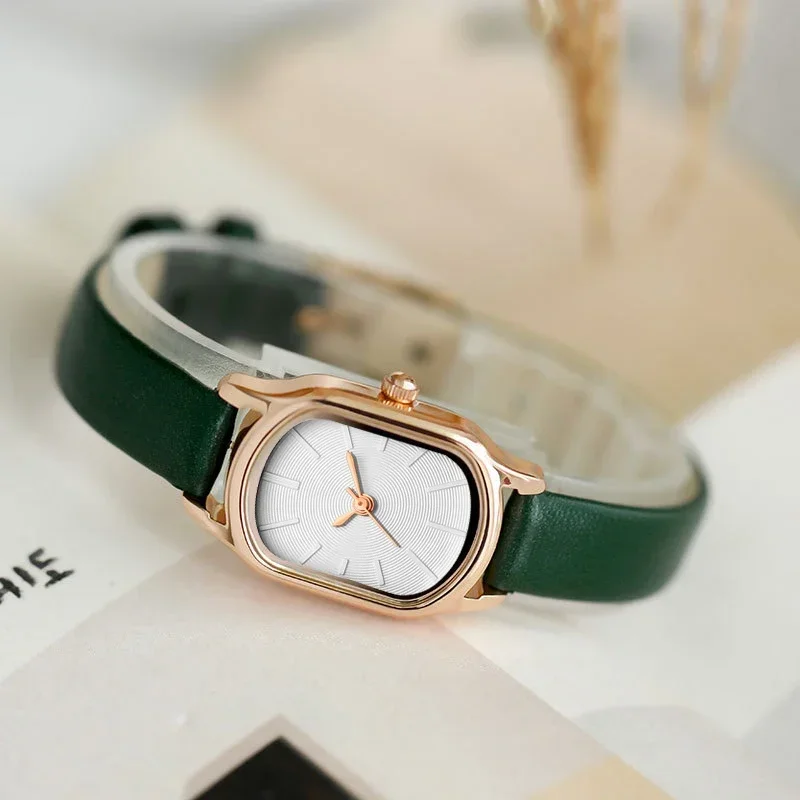 Women's Fashion Black Small Watches Vintage Leather Ladies Wrist Watches Simple Oval Dial Dress Retro Female Quartz Wristwatches