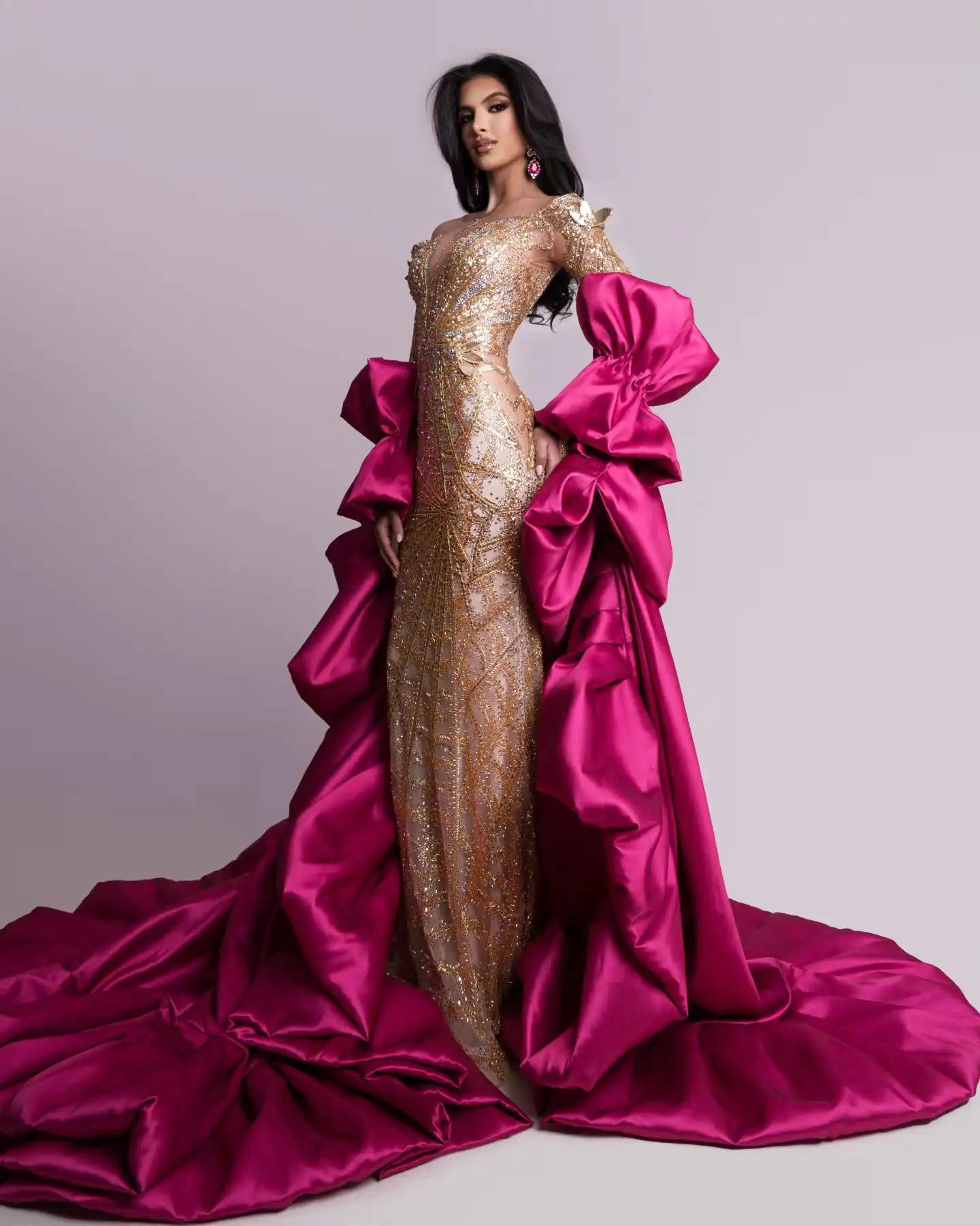 Mantelle di lusso per abito da sera Scialle staccabile con fiocco in raso fucsia, cappotto da ballo con spalle scoperte Abito lungo sovrapposto Manica gonfia