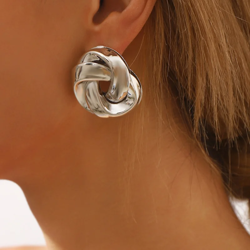 

Fashion Creative All-Match Winding Circle Metal Stud Earrings Retro Geometric Earrings Wholesale