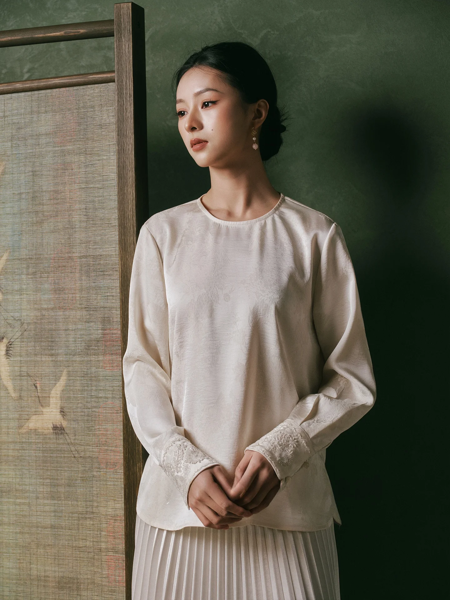 

Новая женская свободная блузка в китайском стиле из ацетата с вышивкой, модная внутренняя одежда, маленькая рубашка, осенняя коллекция