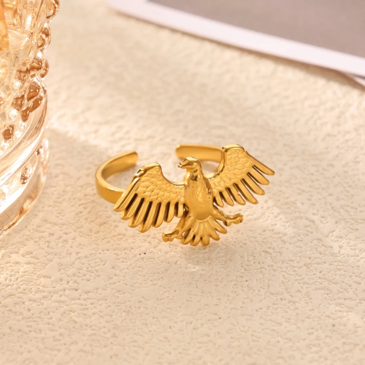 Goldfarbener Adler-Offener Ring aus Edelstahl, Fliegender Vogel, Falken, Verstellbarer Statement-Fingerring für Damen und Herren, Trendiger Tierschmuck – Detail 4