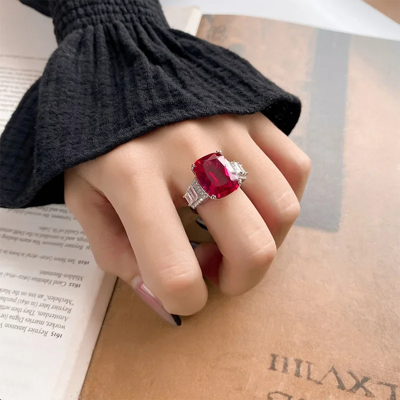 

S925 Silver-plated 18K Gold-plated PT950 Platinum Color Treasure Corundum Fat Square 12 * 16 Senior Design Ring Women