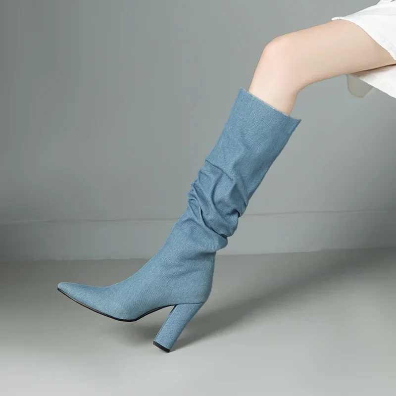 

2025 Осенние пикантные плиссированные джинсовые сапоги до колена, женские высокие сапоги на шпильке 10 см, черные, синие туфли для отдыха, женские Прямая поставка