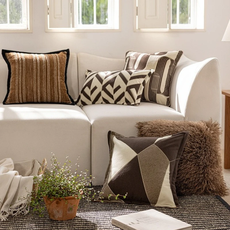 

Luxury Retro Brown Neutral Cushion Cover Premium Geometric Texture Jacquard Pillowcase Home Decor Gift Pillow Covers for Sofa