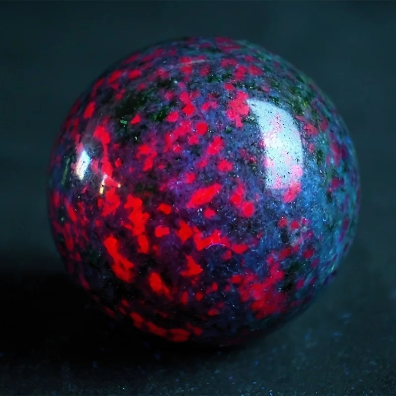 

1pc Red & Blue Kyanite Sphere - Bohemian UV-Reactive Round Gemstone Ball Suitable for Christmas, Birthdays, UV Effects, for Dis