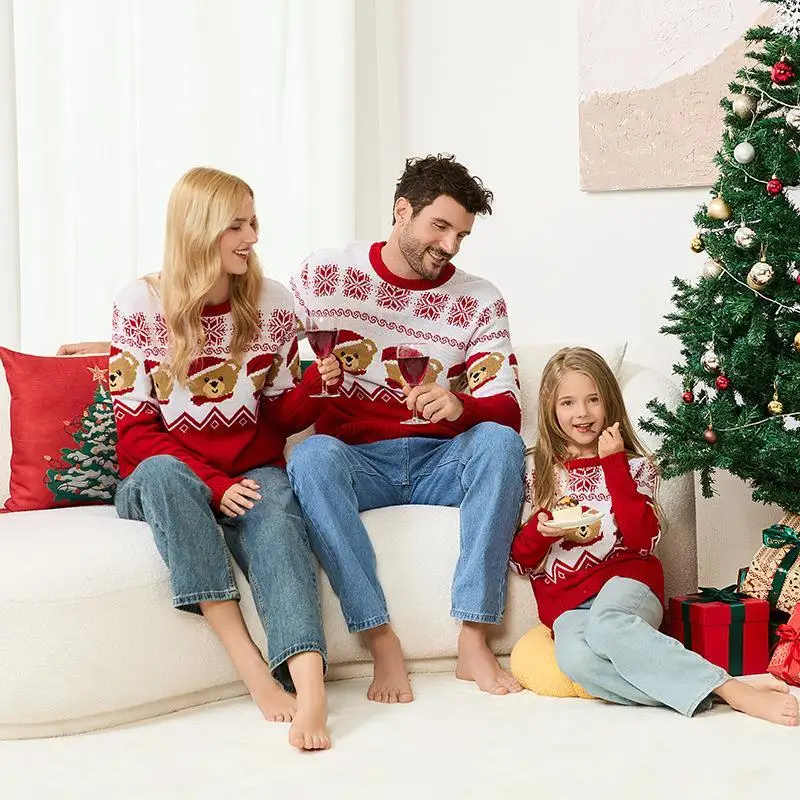 

Casual round Ne Cisas Bear Embroidery Red Sweater Couple Matching Loose Fit Commute Sle Midweight Tee-acetate Fiber