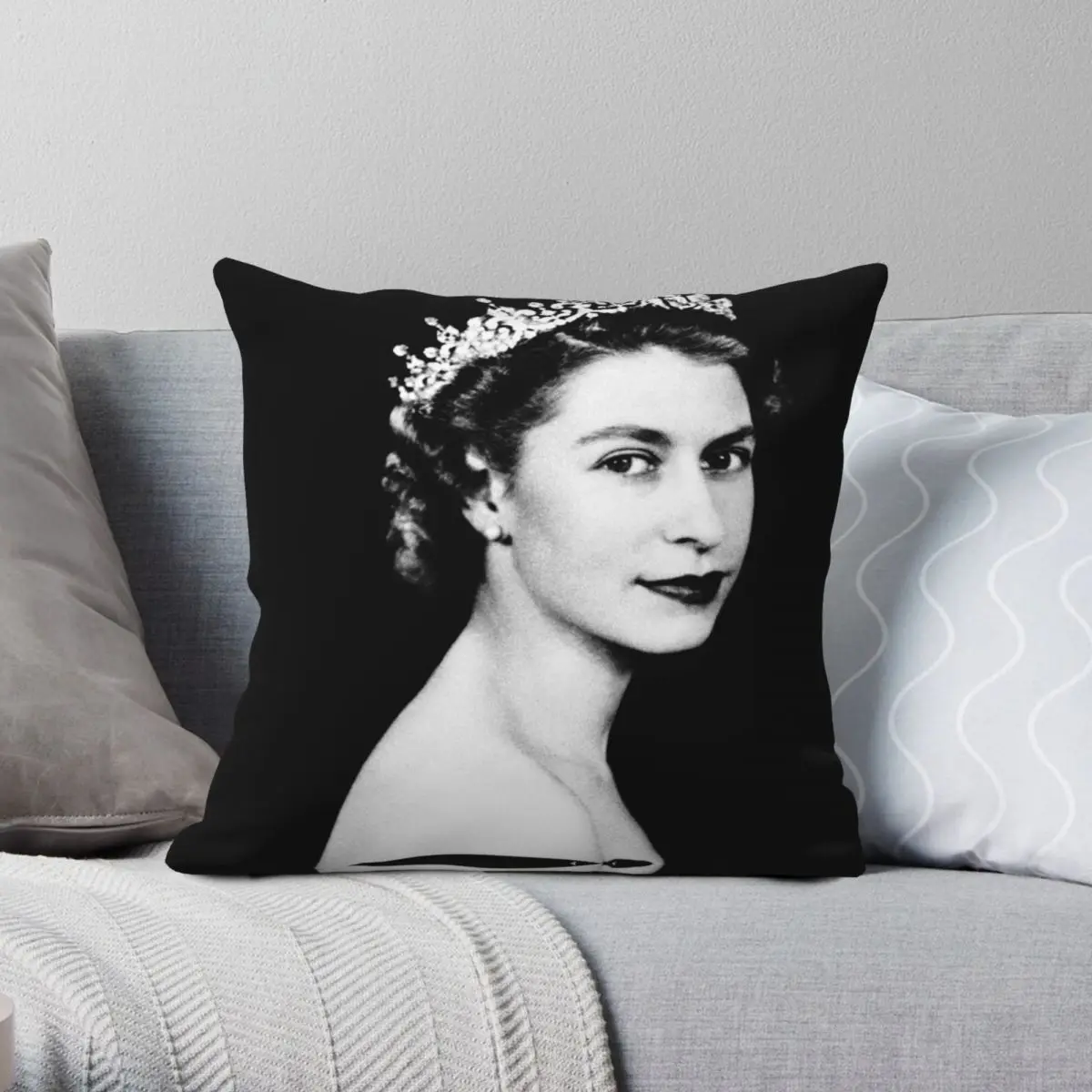 Young Elizabeth Windsor II Retro Square Pillowcase Polyester Linen Velvet Pattern Zip Decor Car Cushion Cover