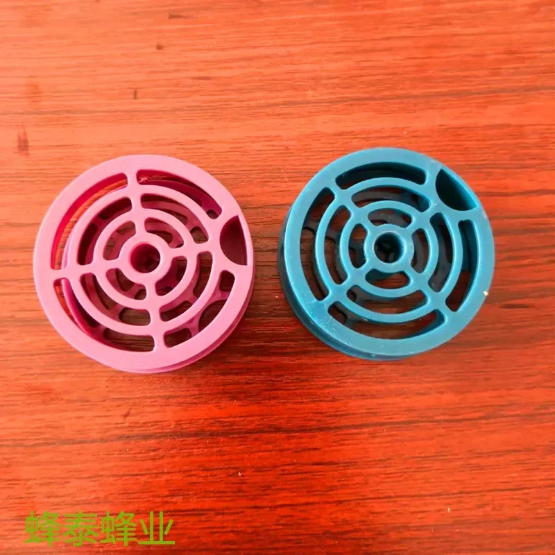 

A 50PCS Circular partition plastic detachable king cage red dark green circular suspension king cage