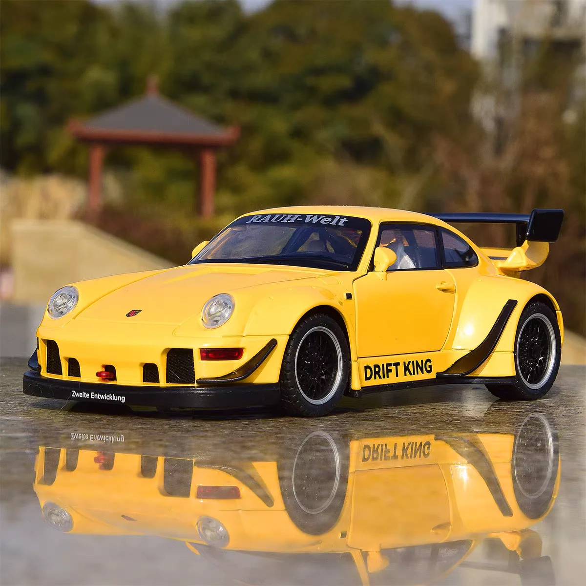 

Коллекционная модель Porsche 911 993: Модифицированный суперкар, имитация, литая под давлением, со звуком и светом, инерционная машинка, масштаб 1:24, из сплава