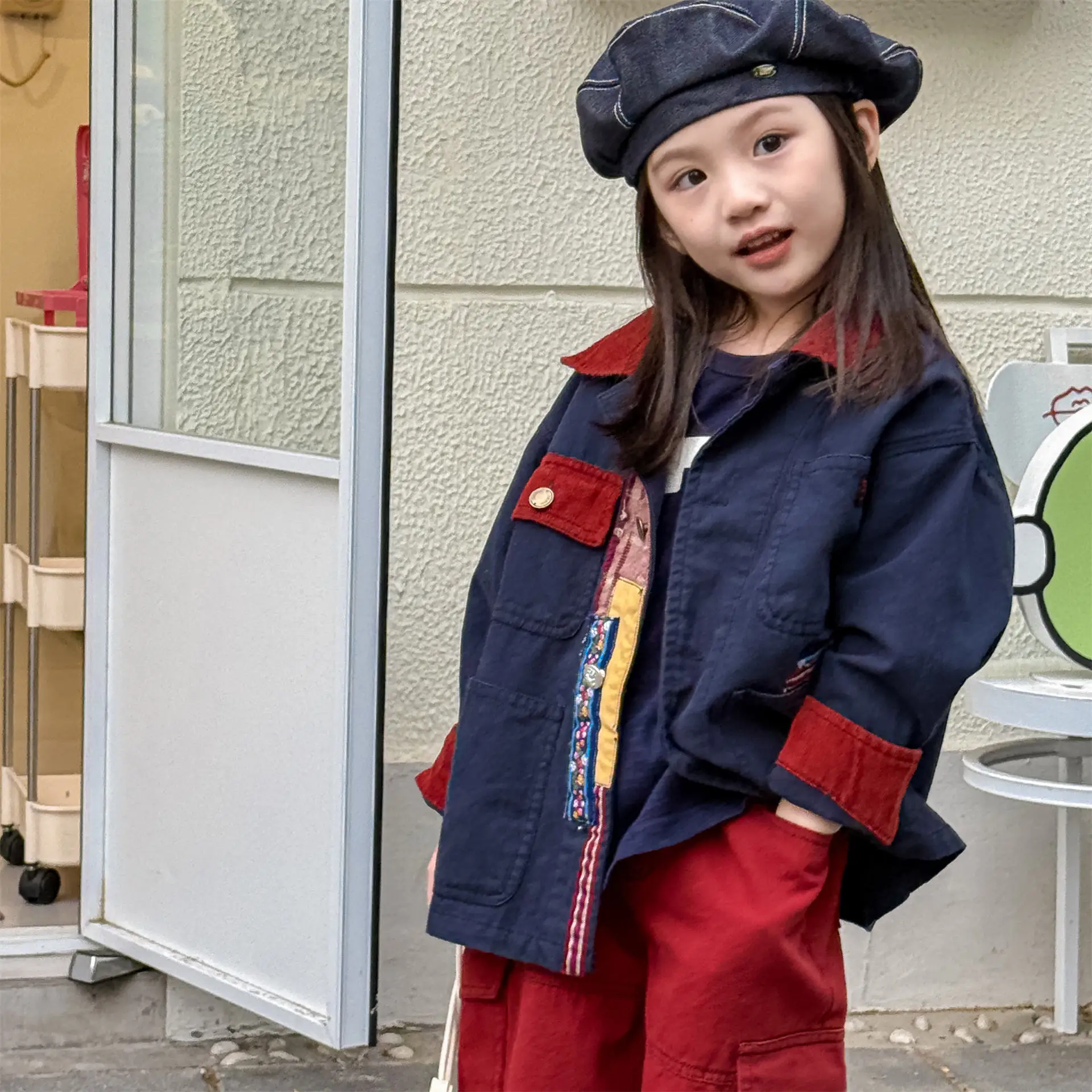 

Пальто для девочек, осень 2023, новая детская одежда, корейский стиль, модная верхняя одежда для девочек, пальто с нашивками, повседневное простое универсальное пальто