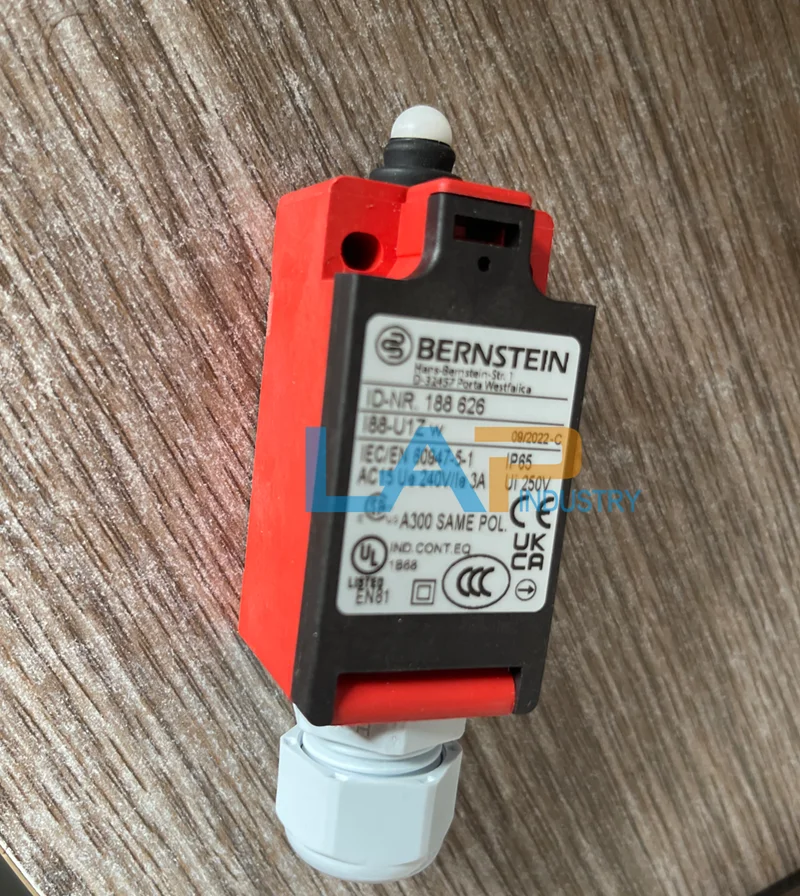 

1PCS New For BERNSTEIN Travel limit switch D-32457 I88-U1Z w