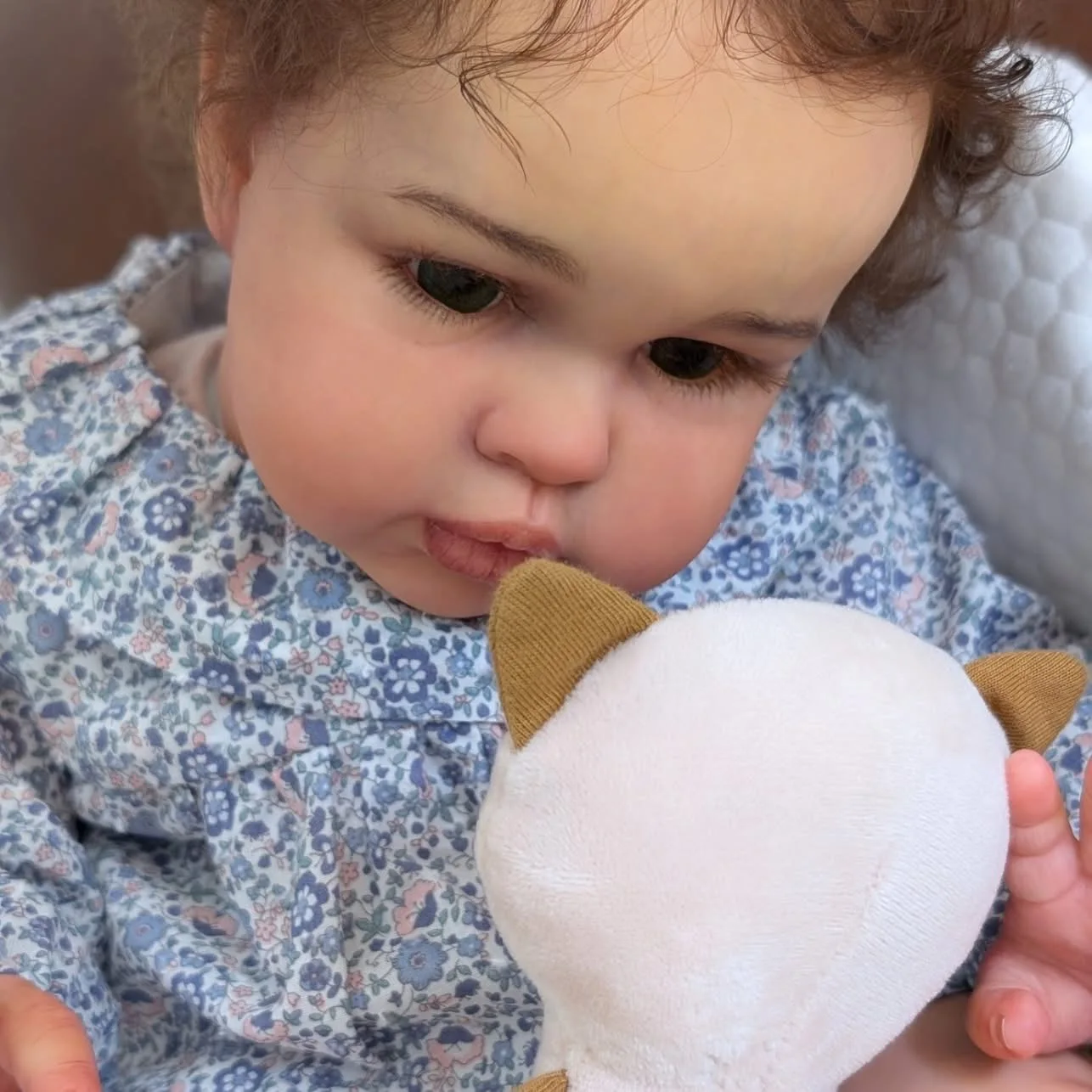 EGO 24 pulgadas muñeca recién nacida princesa niña Ellie cuerpo de tela niño realista Reborn tacto suave 3D arte de la piel muñeca con pelo de raíz de mano