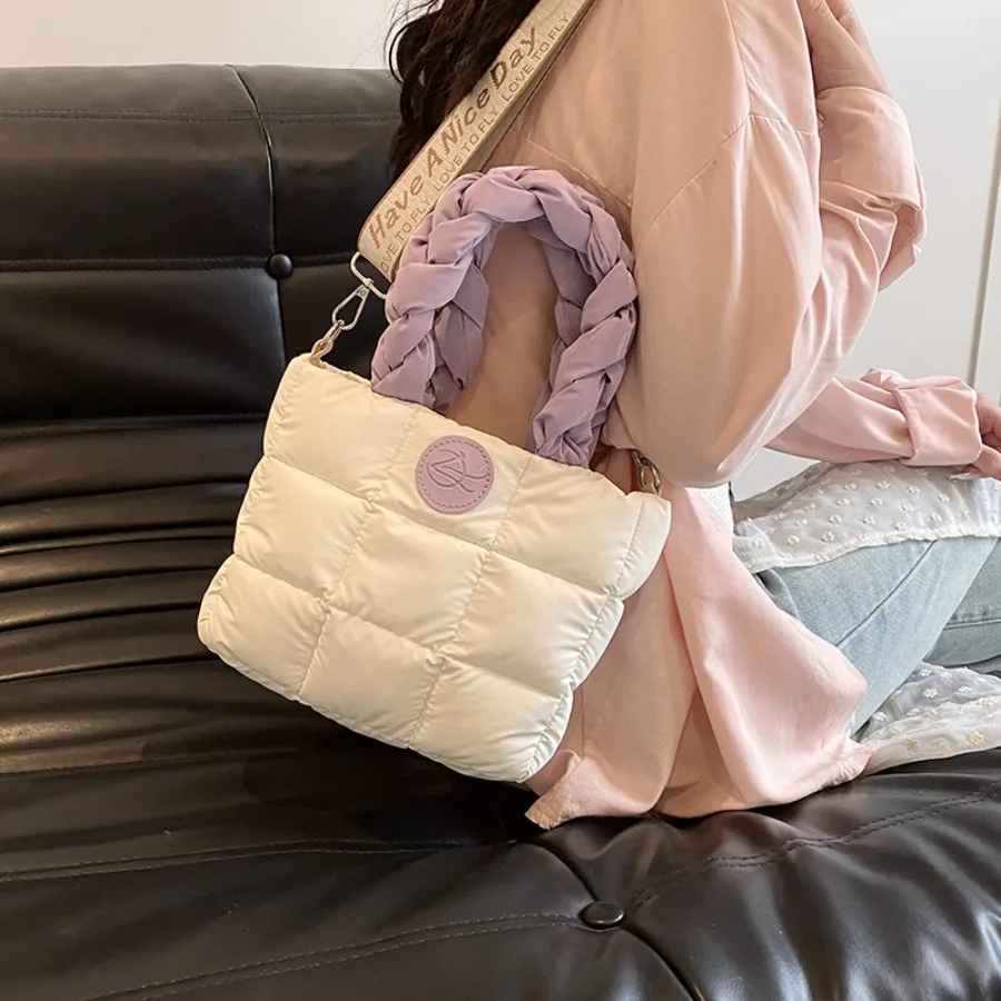 

Модная нишевая удобная хлопковая пуховая куртка через плечо для женщин, повседневная повседневная сумка с хлопковым наполнителем