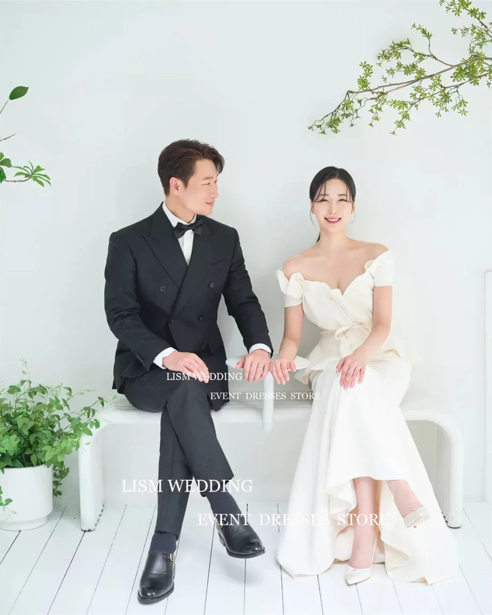 LISM Off Shoulder Mermaid Korea Wedding Dresses Backless Bride Gowns Simple Ruffles Top Floor Custom Size Bridal Party Dress