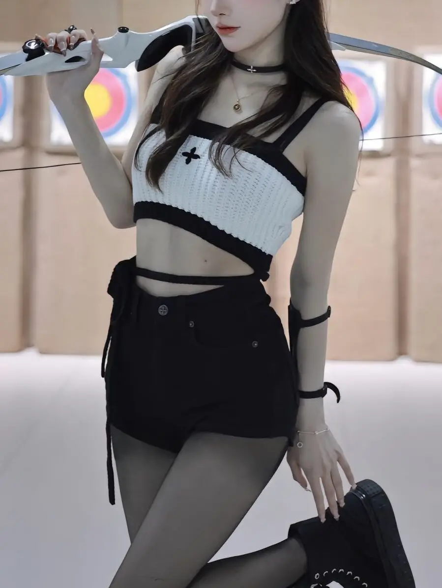 Sexy Knitted Strap Top Belly Button Baring Crop Pants High Waist Short Jeans for Young Women in Summer Season Black Color