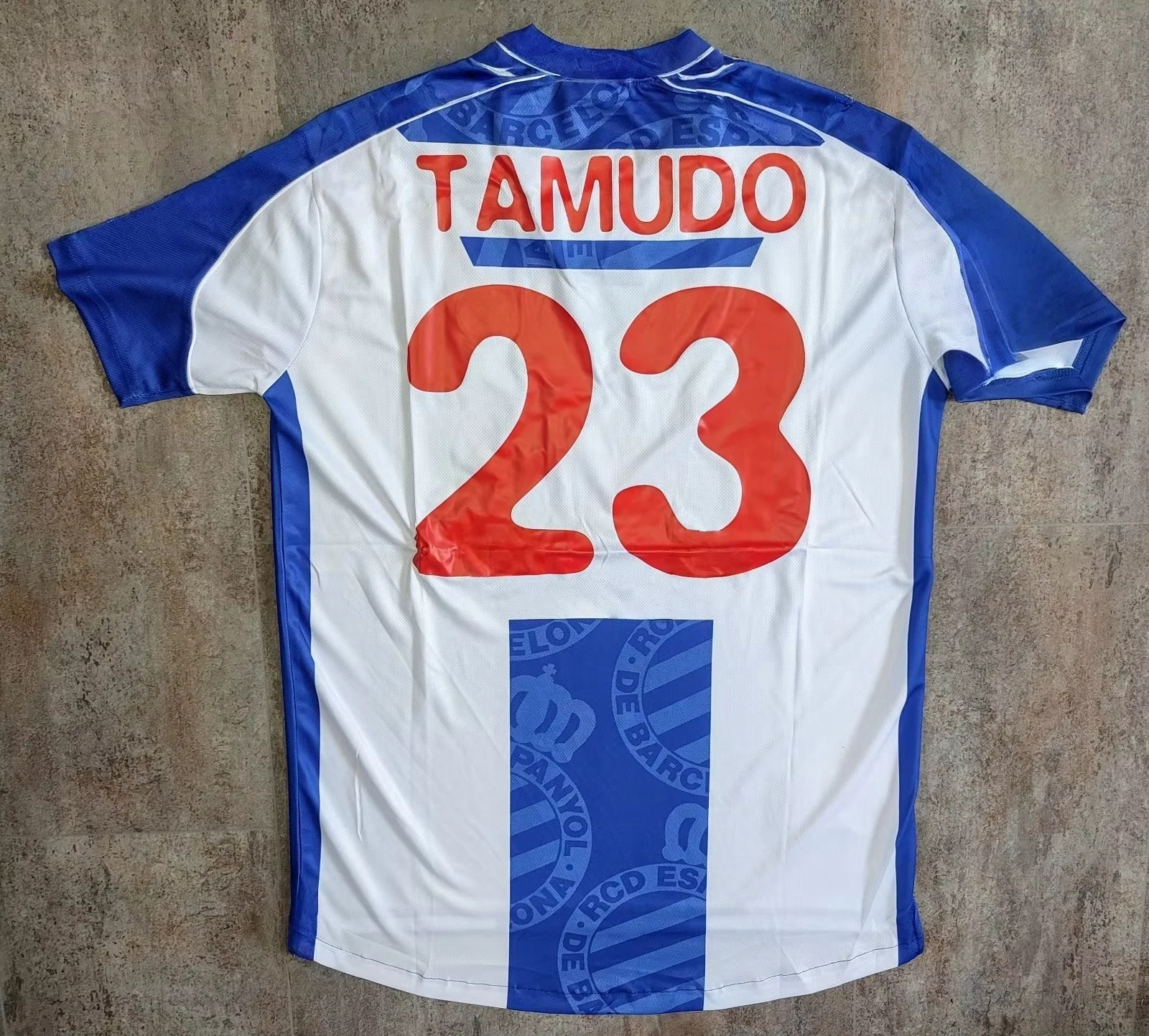 Les vêtements d'entraînement sportif les plus vendus de cette été fonctionnent des styles rétro à manches courtes imprimés en 3D pour hommes et femmes23