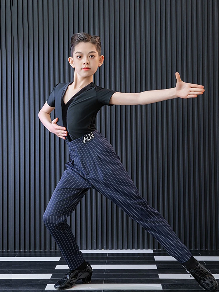 2025 enfants tenues de spectacle de danse latine pour garçons hauts noirs pantalons à rayures costume Samba Chacha Costumes de danse latine DQS19562