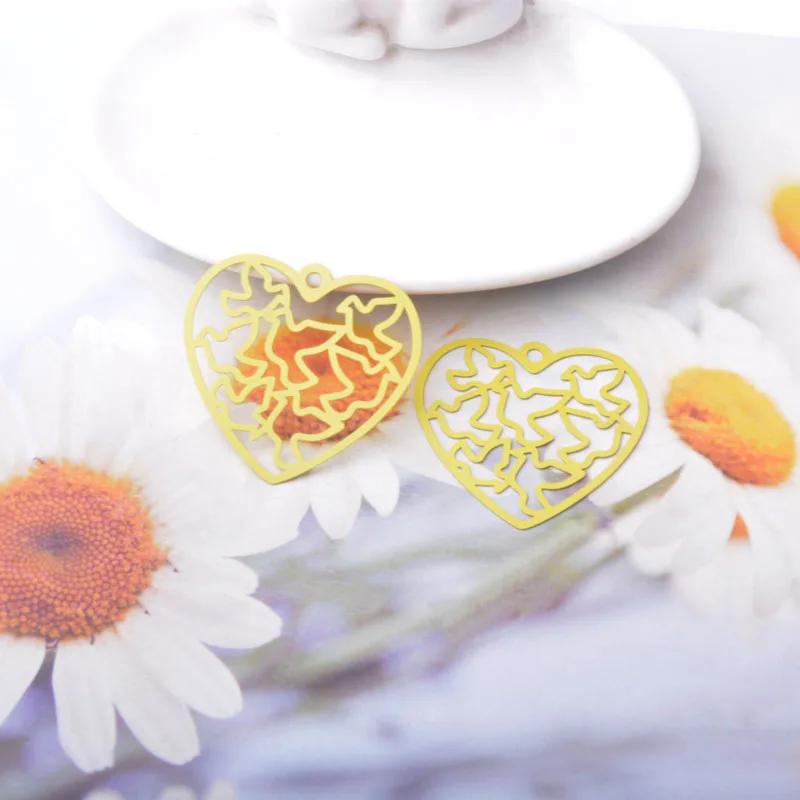 20 Stück Ausverkauf AB2085 Messing-Filigran-Schmuck Friedenstaube Anhänger Herzanhänger DIY Damen Ohrring Zubehör – Detail 11