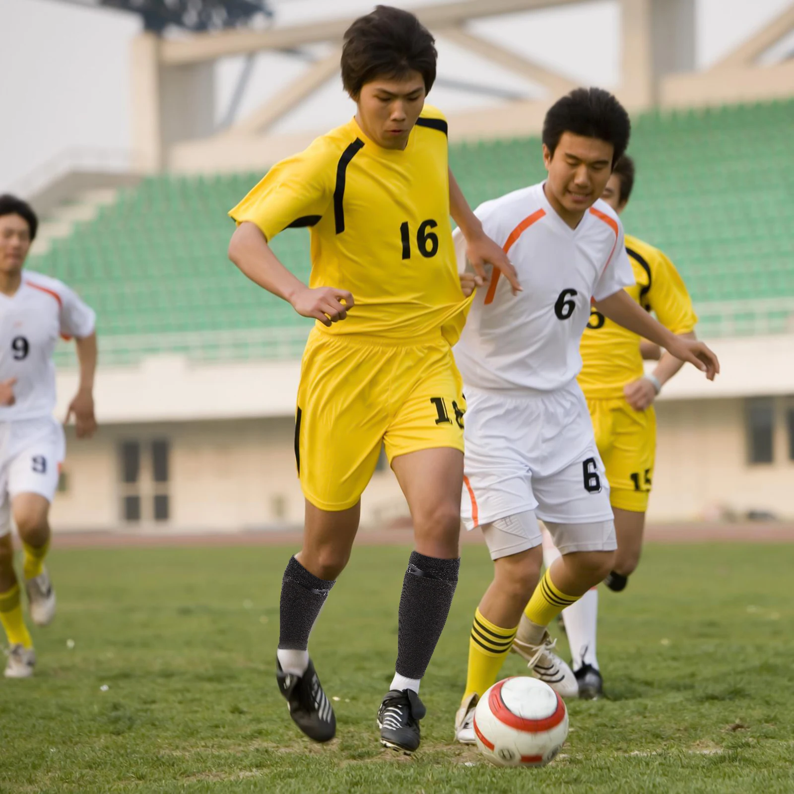 ชุดสนับแข้งฟุตบอล 1 ชุด วัสดุไนลอน PU คุณภาพสูง ออกแบบตามหลักสรีรศาสตร์ ป้องกันการลื่นไถล สำหรับกีฬากลางแจ้ง ชุดป้องกันขา