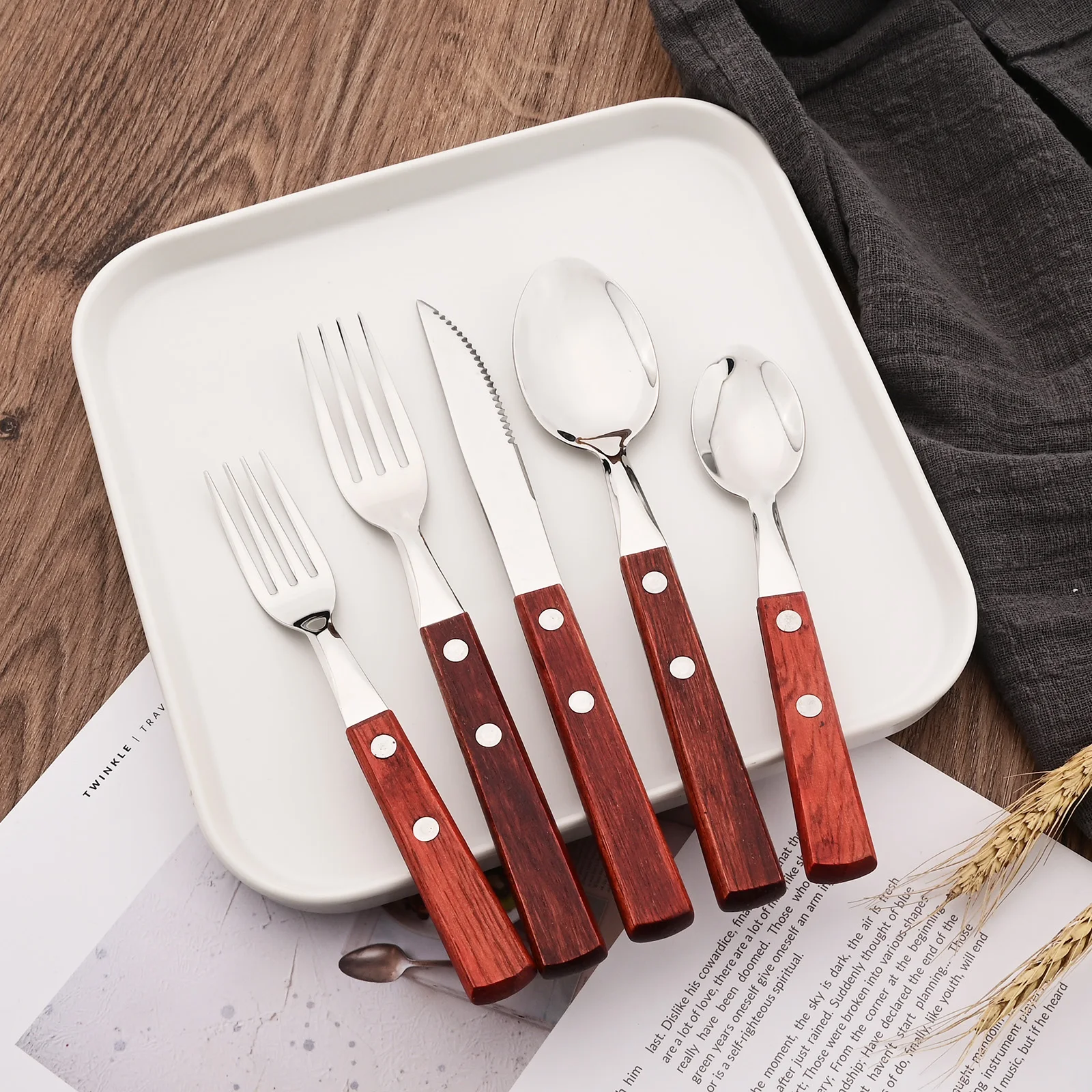 16/24/30Pcs Red Wooden Handle Cutlery Set Stainless Steel Home Sharp Knife Fork Spoon Tableware Kitchen Complete Dinnerware Set