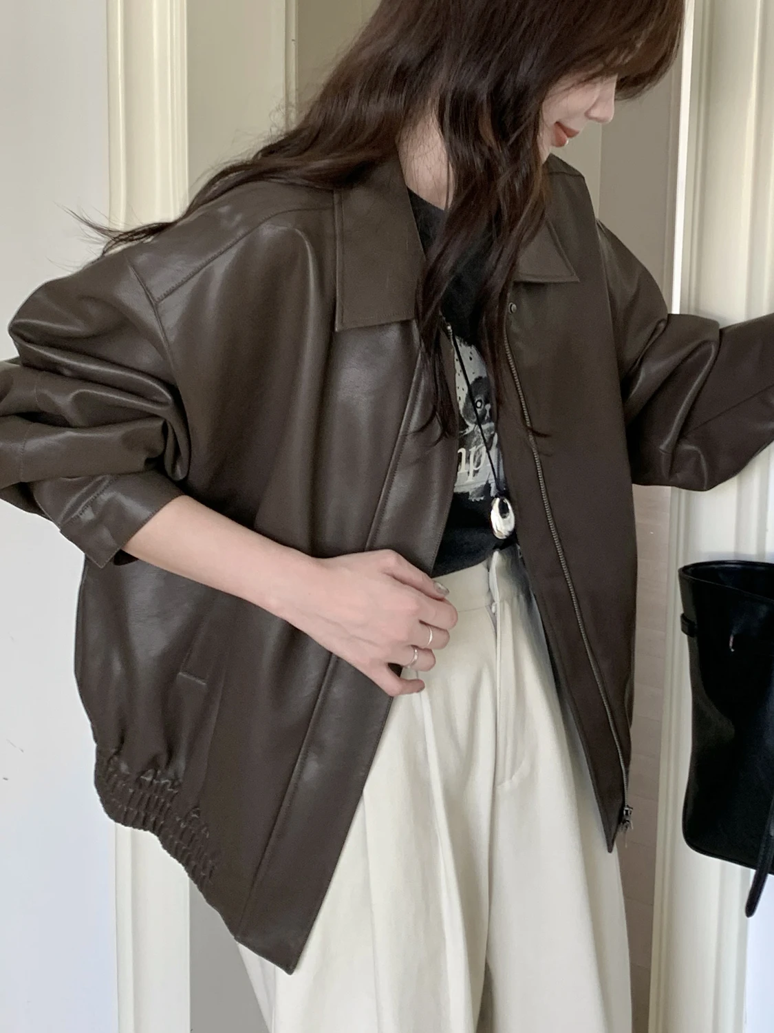 

Кожаная куртка Browan для женщин, весна 2026, новая, маленький размер, короткая, высококачественная, стильная, байкерская, из мягкой искусственной кожи, модная, водонепроницаемая