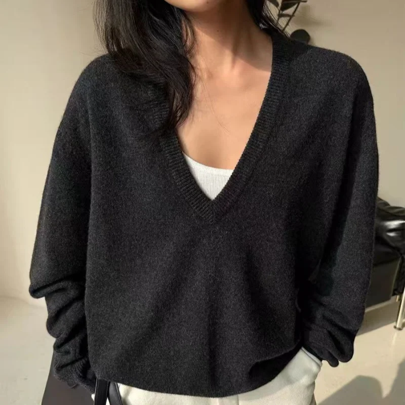 

new fine-spun wool sweater of 25 Spring Autumn features a large V-neck pullover, a thin and multi-color women's knitted sweater