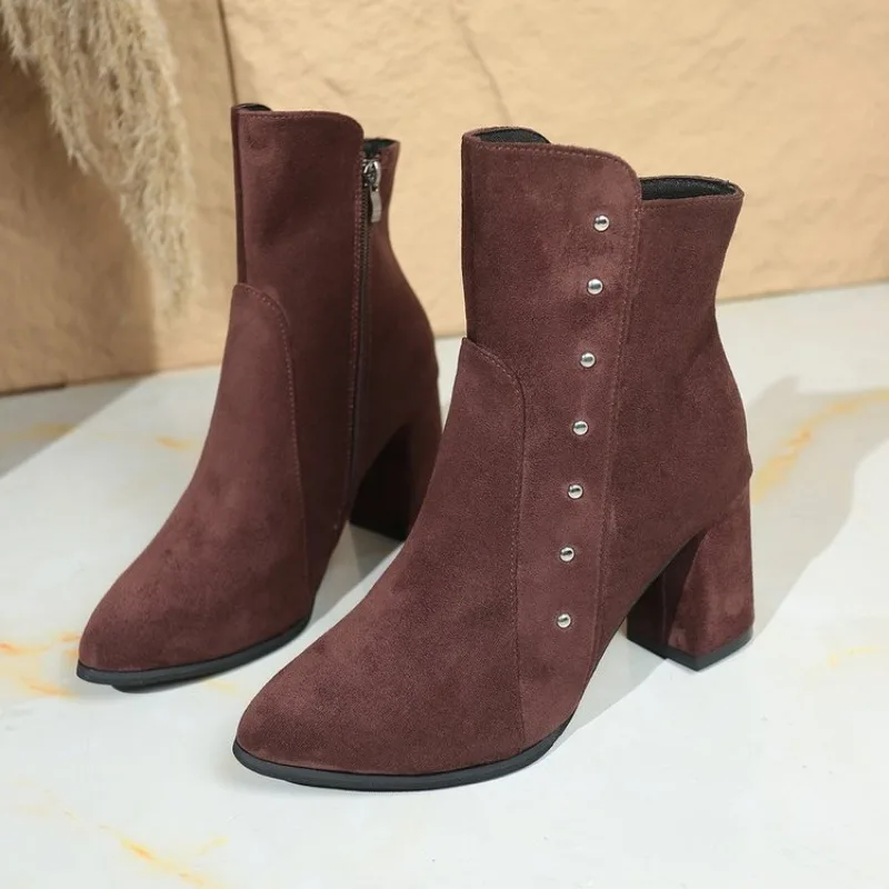 

Plus Size Women Rivet Ankle Boots Black Flock High Block Heels Casual Office Lady Winter Plush Round Toe Zipper Short Boots