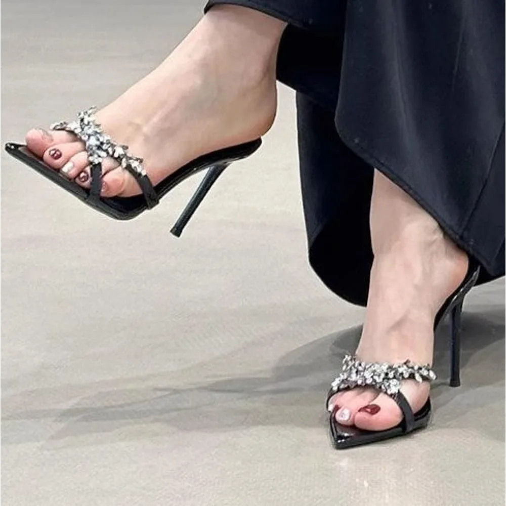 2026 Luxuriöse Strass-Sandalen mit Offener Spitze für Damen, Satin-Quadrat-Zehen-Designersandalen, Modische Elegante Sandalen mit Dünnem Absatz