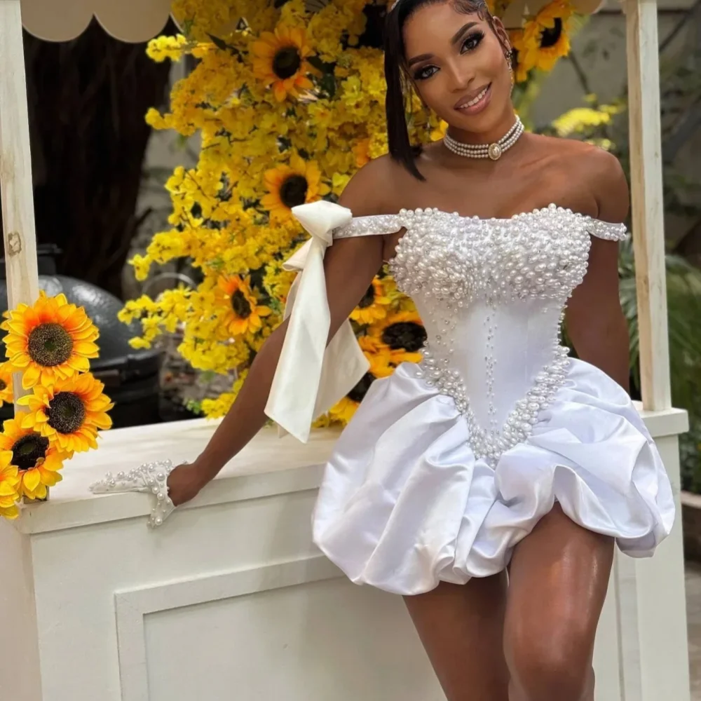 

Custom Fashion White Mini Birthday Dress Pearl Pleat Shoulder Cocktail Party Dress Sexy Off Shoulder Black Girl Wedding Party Dr
