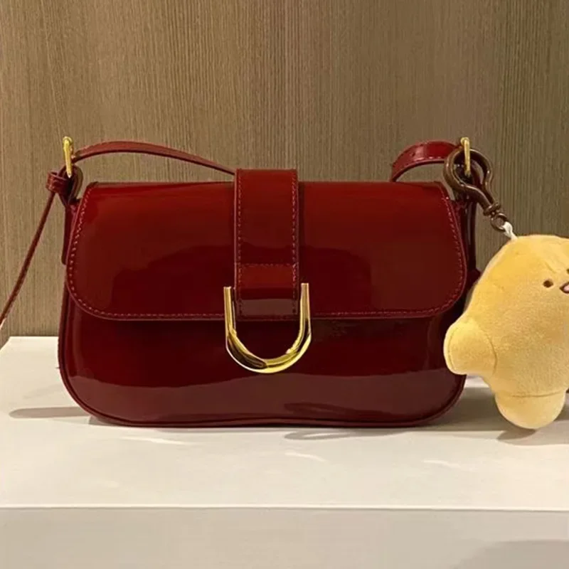 High-quality bag patent leather shiny vintage burgundy horseshoe buckle, fashionable, hand-held, underarm shoulder crossbody bag